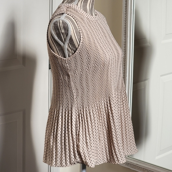 Adrianna Papell Sleeveless Pleated Blouse M - Picture 4 of 6